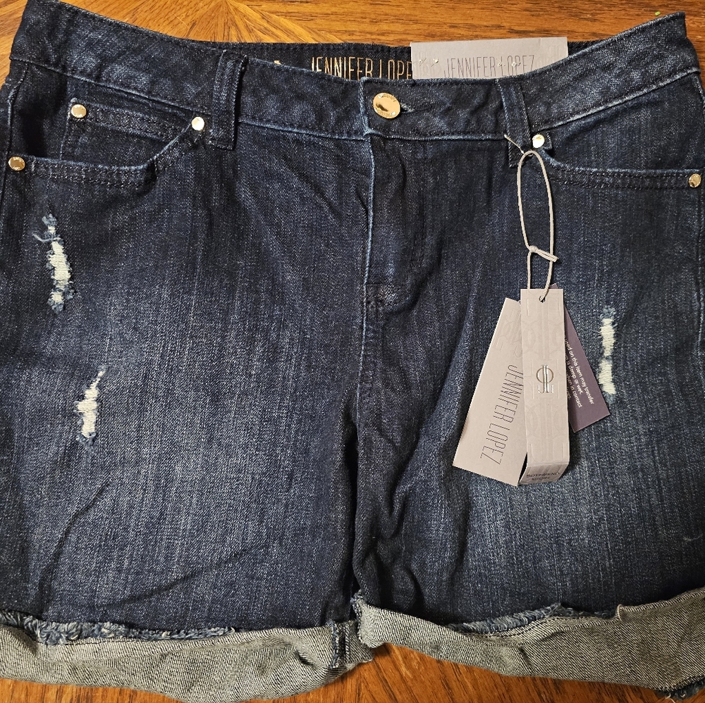 Womens JLO shorts size 6. NWT